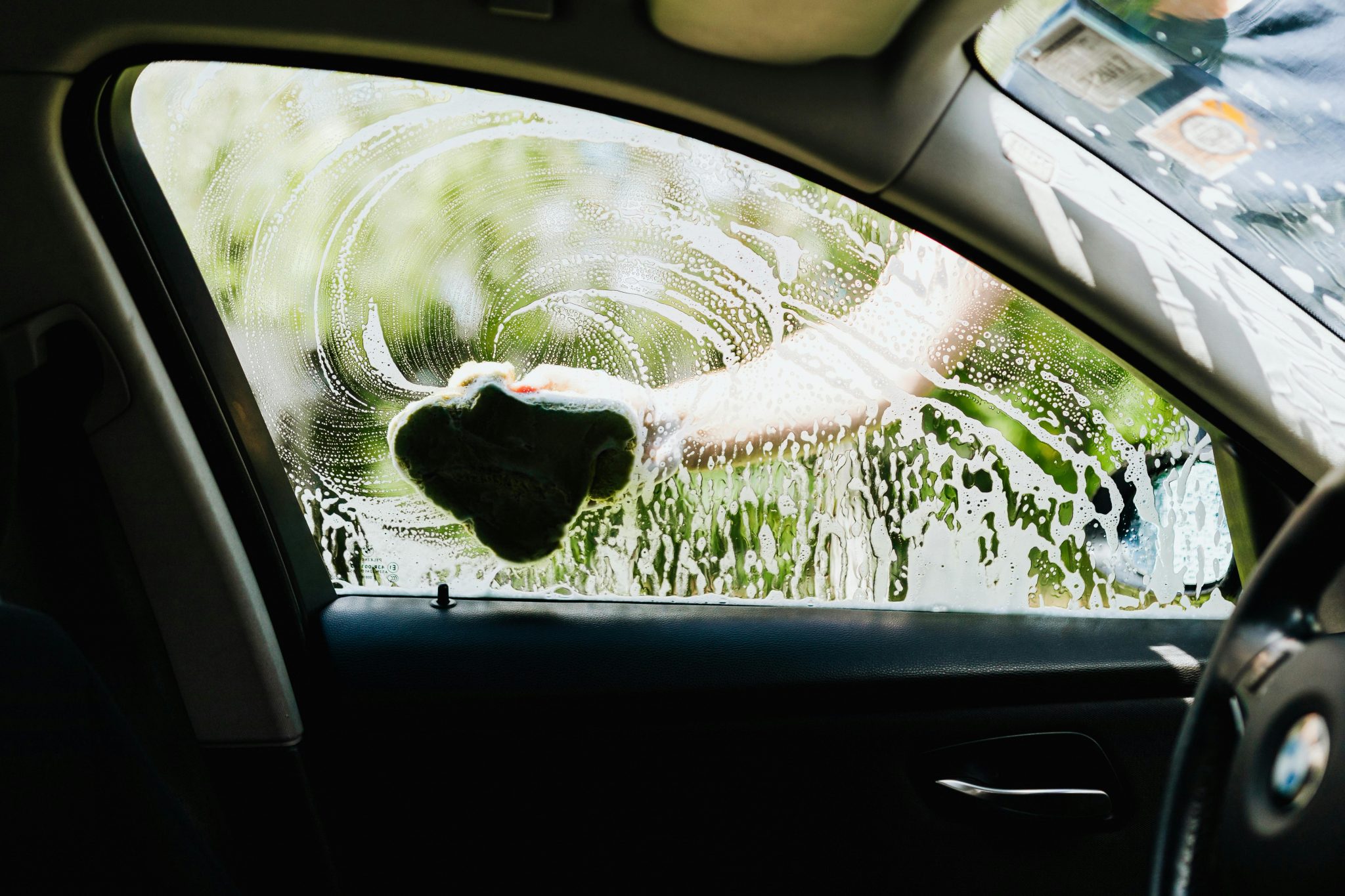JO15-2 gaat autowassen tegen kindermisbruik op de Filipijnen